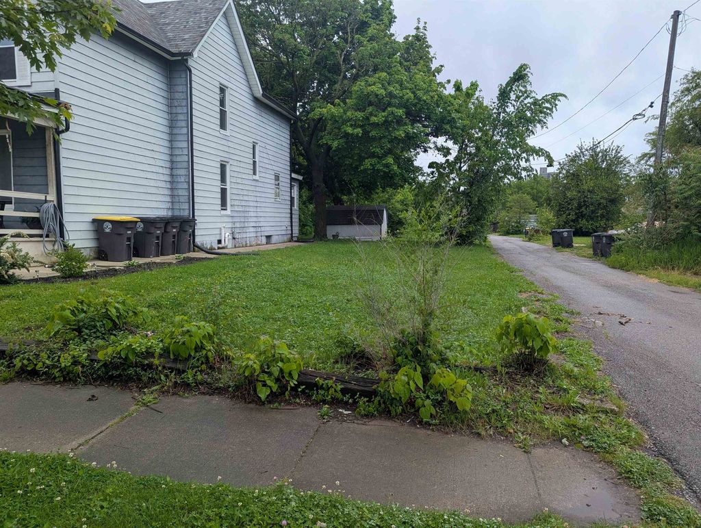 Photo of 1144 Division Street #25, Fort Wayne, IN 46803 (MLS # 202619845)