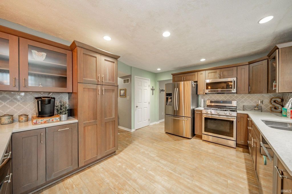 Photo of 3004 Aruba Way, Muncie, IN 47302 (MLS # 202610400)