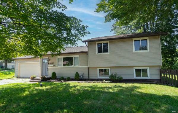 18140 BRIGHTLINGSEA PL, SOUTH BEND, IN 46637 - Image f86b032d25f24a33a5ba0eb7d0fa36e8/906409286