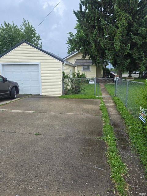Tiny photo for 714 E Hoffer Street, Kokomo, IN 46902 (MLS # 202619106)