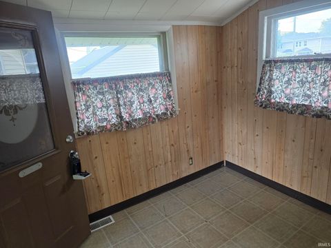 Tiny photo for 714 E Hoffer Street, Kokomo, IN 46902 (MLS # 202619106)