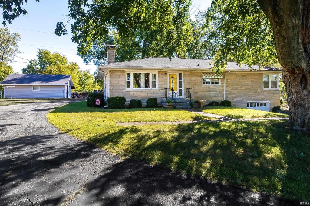 Photo of 5566 Martin Road, Newburgh, IN 47630 (MLS # 202641650)