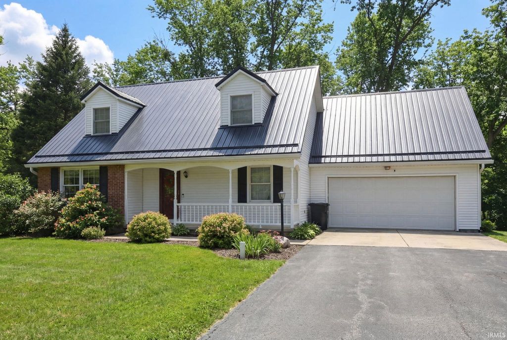 Photo of 1588 Country Homes Drive, Ligonier, IN 46767 (MLS # 202549867)