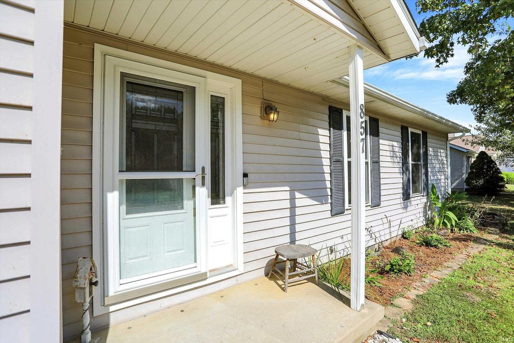 Photo of 857 E Meadowlands Drive, Ellettsville, IN 47429 (MLS # 202539532)