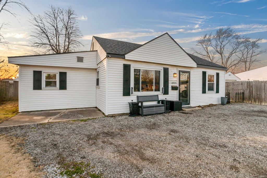 Photo of 1021 Columbus Boulevard, Kokomo, IN 46901 (MLS # 202607478)