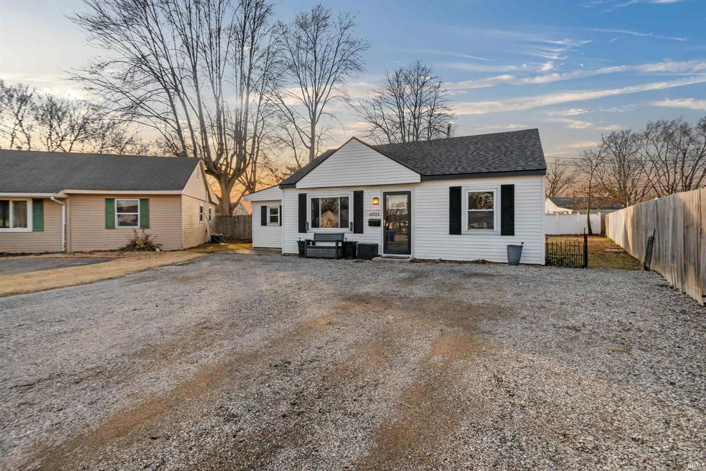 Photo of 1021 Columbus Boulevard, Kokomo, IN 46901 (MLS # 202607478)