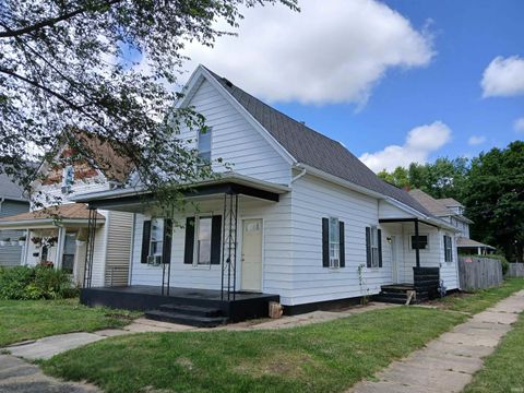 Photo of 925 Cedar Street, South Bend, IN 46617 (MLS # 202604678)