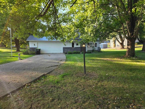 Tiny photo for 417 Weston Avenue, Churubusco, IN 46723 (MLS # 202642380)