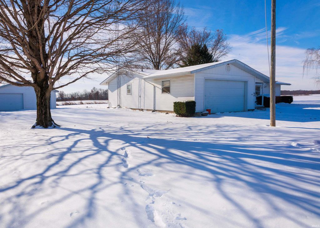 Photo of 201 E State Road 28 Highway, Williamsport, IN 47993 (MLS # 202548301)