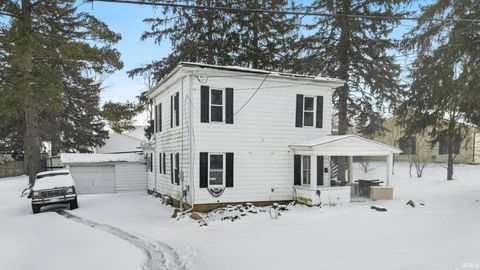 Photo of 404 N Martha Street, Angola, IN 46703 (MLS # 202602874)