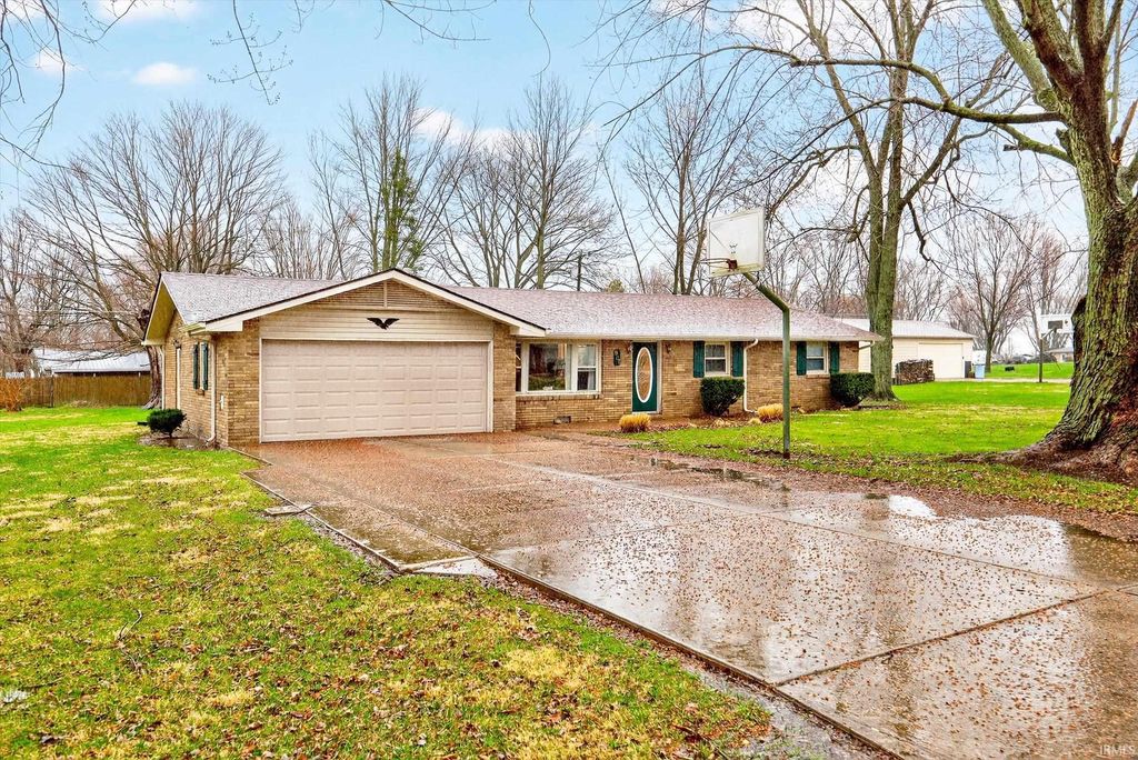 Photo of 901 Grant Street, Frankton, IN 46044 (MLS # 202608316)