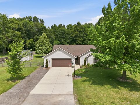 Photo of 2216 W Shoaff Road, Huntertown, IN 46748 (MLS # 202627931)