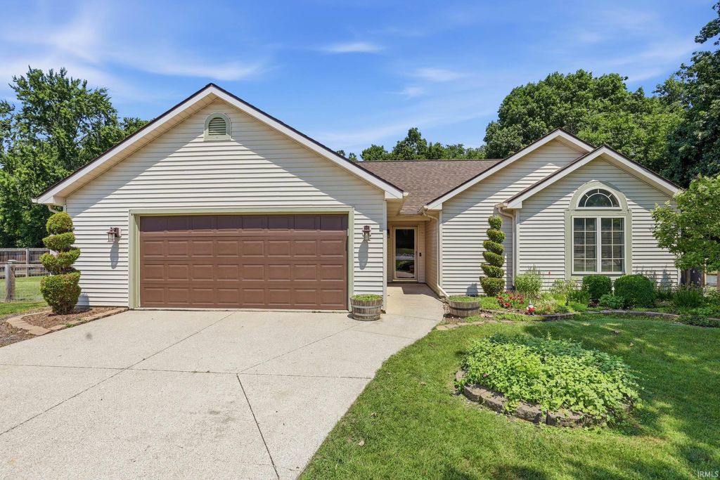 Photo of 2216 W Shoaff Road, Huntertown, IN 46748 (MLS # 202627931)
