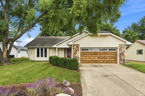 Tiny photo for 833 Foxwood Drive, Lafayette, IN 47905 (MLS # 202633674)