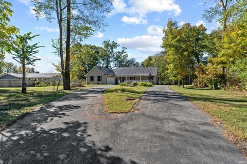 Tiny photo for 51421 Merville Court, South Bend, IN 46637 (MLS # 202643778)