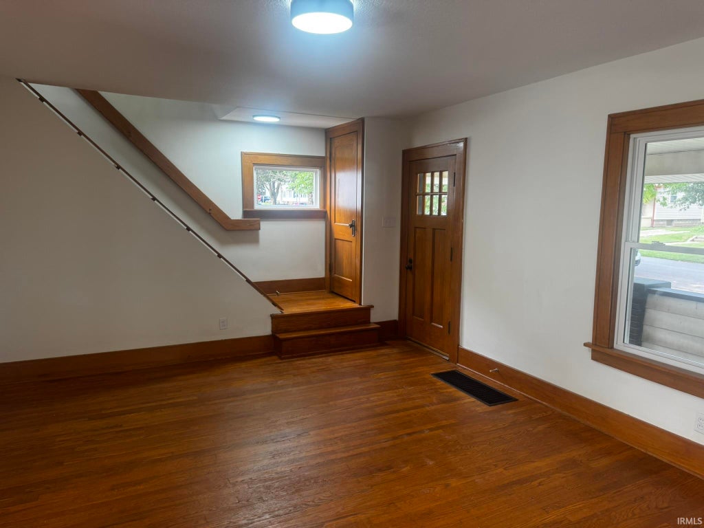 Photo of 1205 Pemberton Drive, Fort Wayne, IN 46805 (MLS # 202627193)