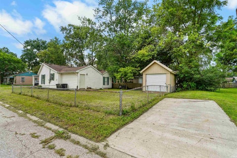 Tiny photo for 2320 Rogers Street, Lafayette, IN 47905 (MLS # 202635988)