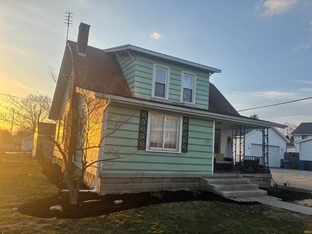 Photo of 315 N Walnut Street, Columbia City, IN 46725 (MLS # 202607382)