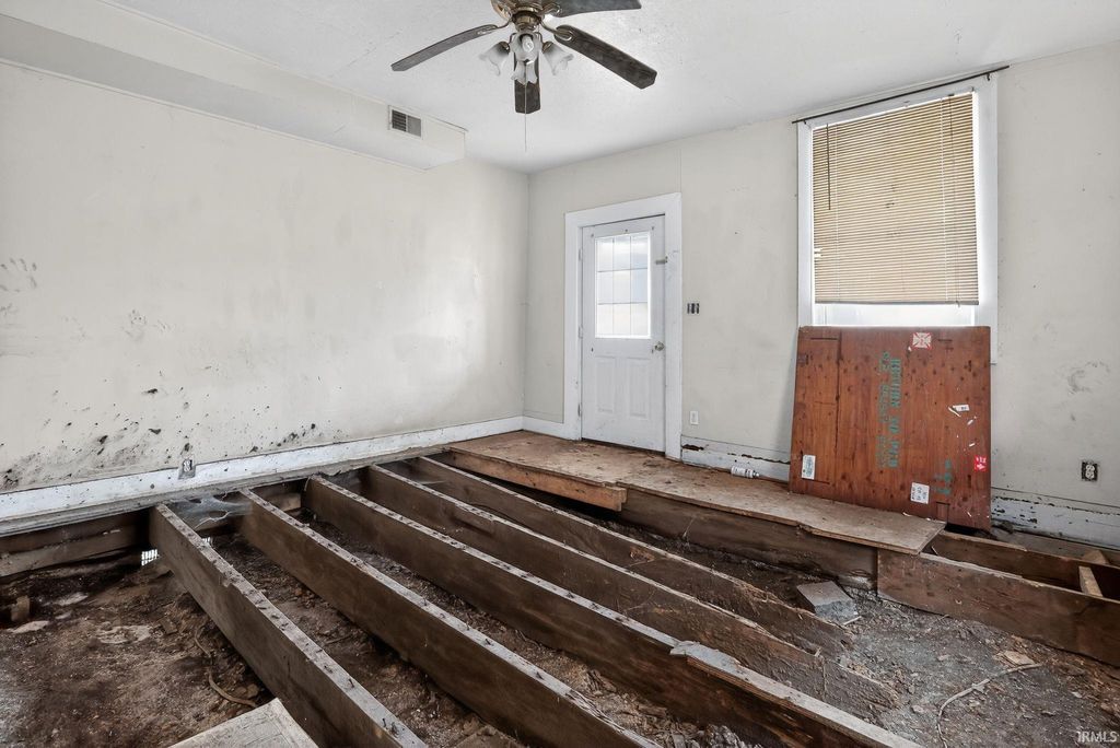 Photo of 1112 W 2nd Street, Mount Vernon, IN 47620 (MLS # 202546994)