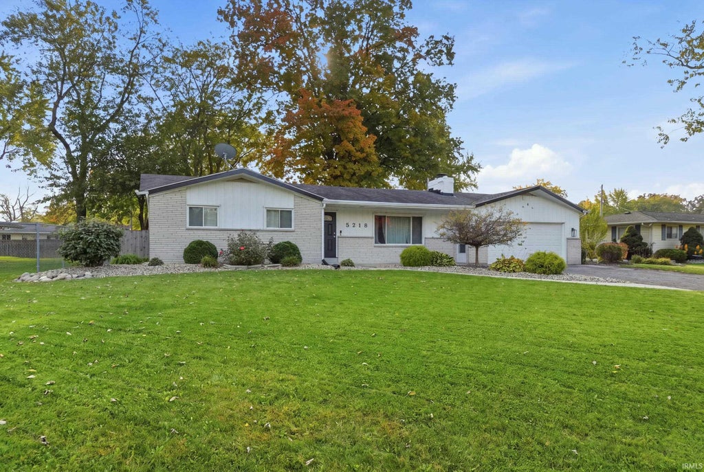 Photo of 5218 Rosebury Drive, Fort Wayne, IN 46835 (MLS # 202644569)