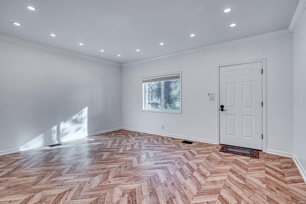 Photo of 910 Harriet Street, Evansville, IN 47710 (MLS # 202543527)