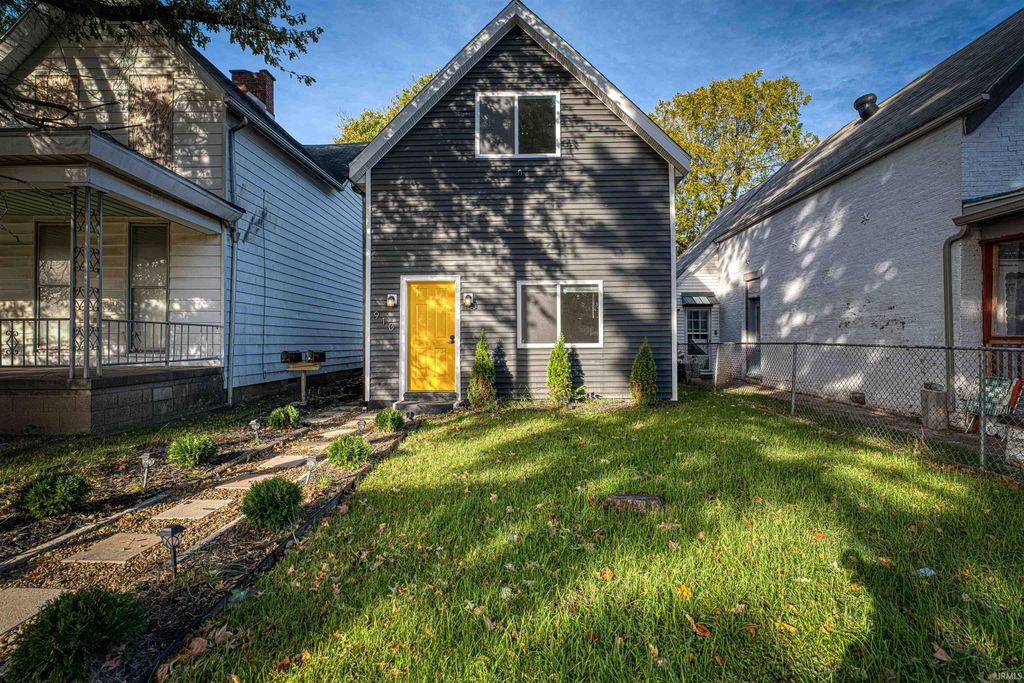 Photo of 910 Harriet Street, Evansville, IN 47710 (MLS # 202543527)