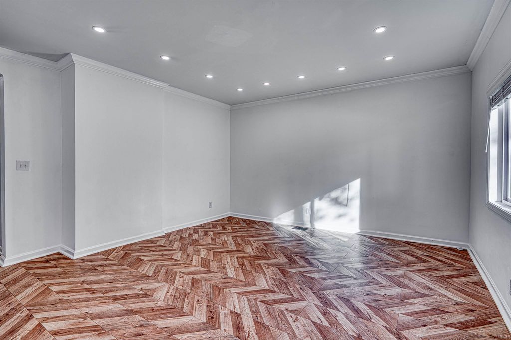 Photo of 910 Harriet Street, Evansville, IN 47710 (MLS # 202543527)