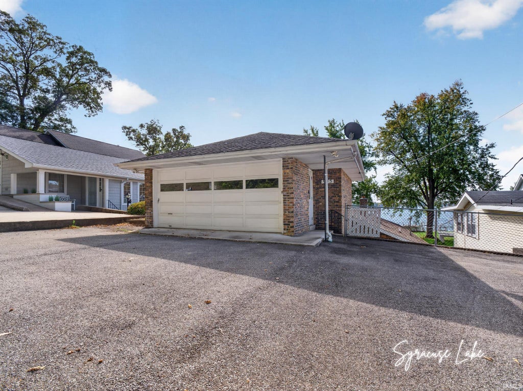 Photo of 945 E Northshore Drive, Syracuse, IN 46567 (MLS # 202642945)