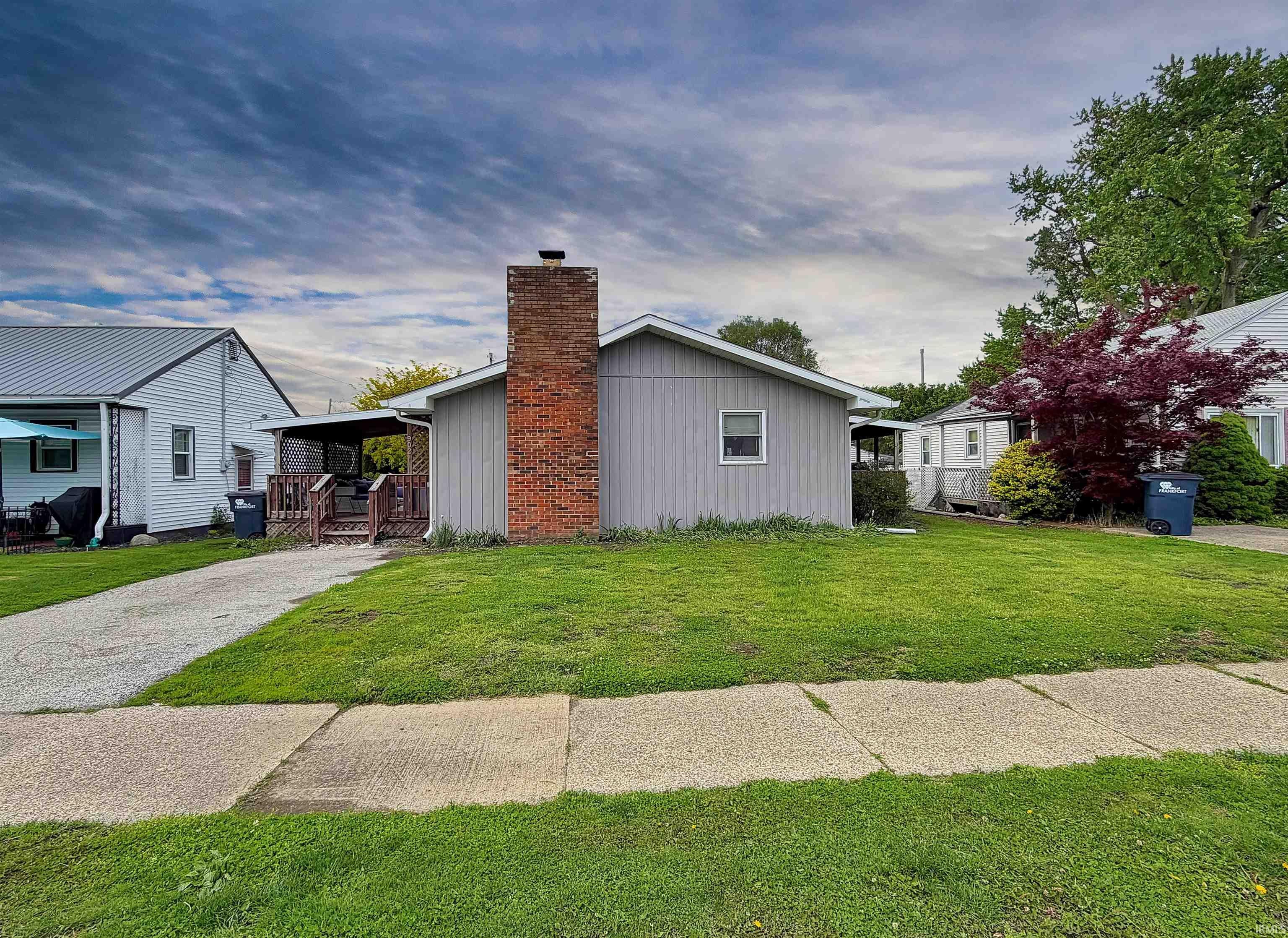 902 W McClurg Street