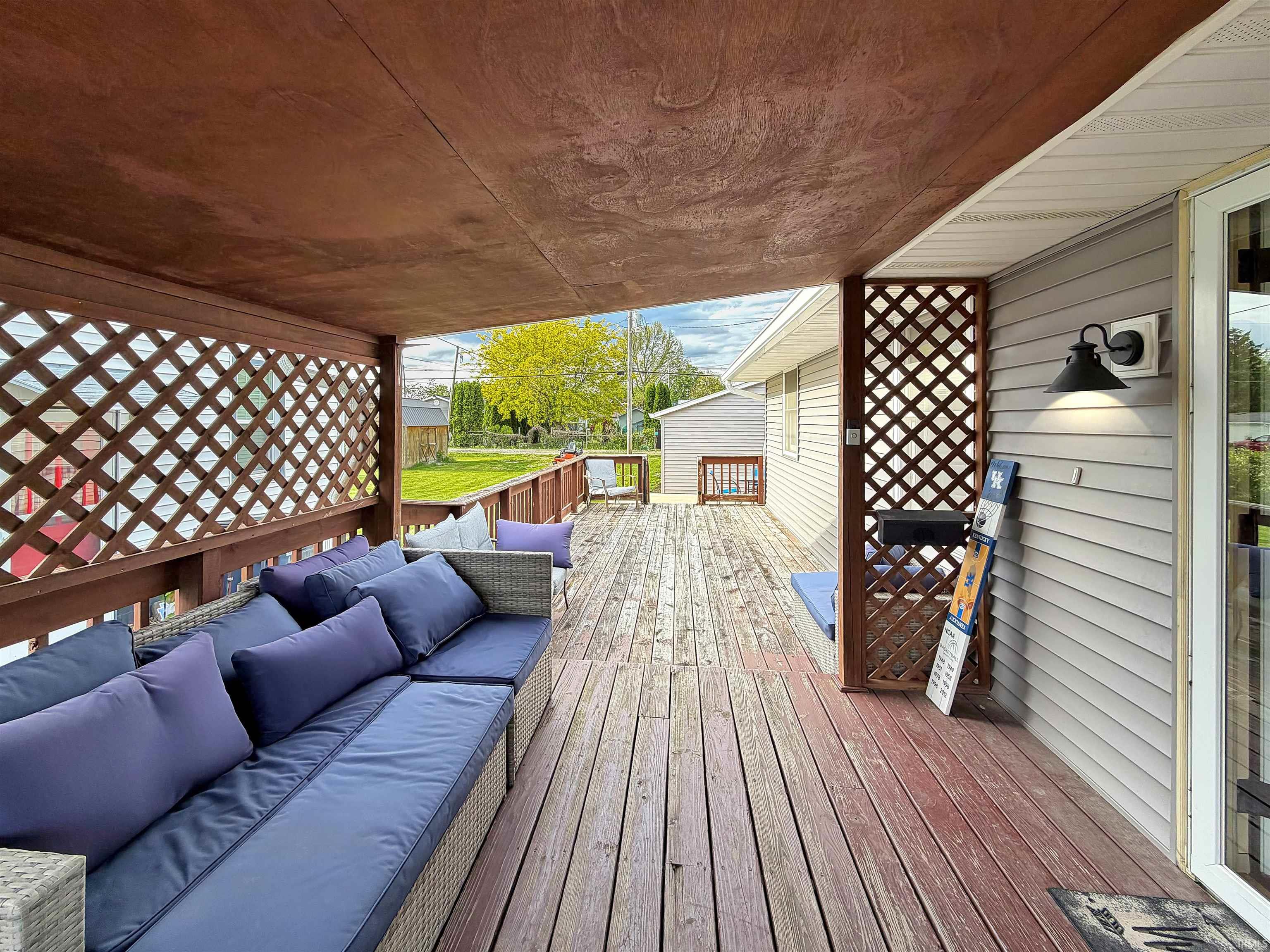 902 W McClurg Street