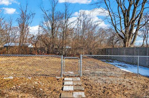 Tiny photo for 17503 Wayne Street, Zanesville, IN 46799 (MLS # 202605317)