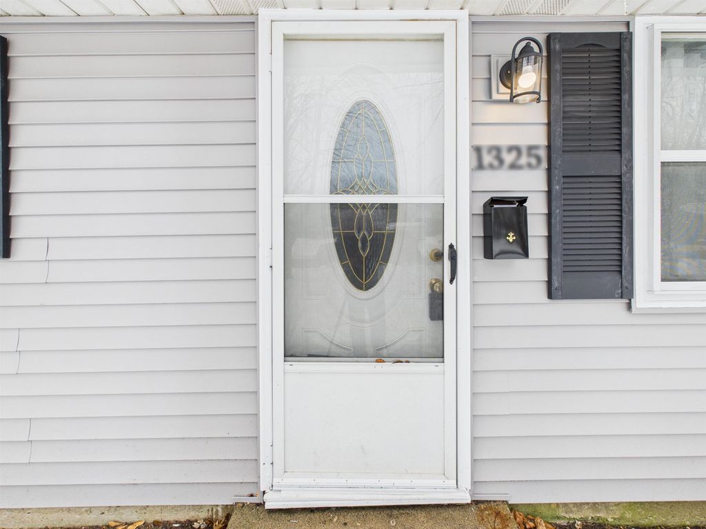 Photo of 1325 Edna Street, Huntington, IN 46750 (MLS # 202548407)