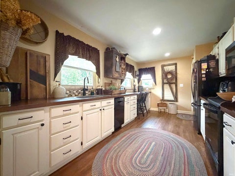 Tiny photo for 721 MAPLECREST Avenue, Kokomo, IN 46902 (MLS # 202639217)