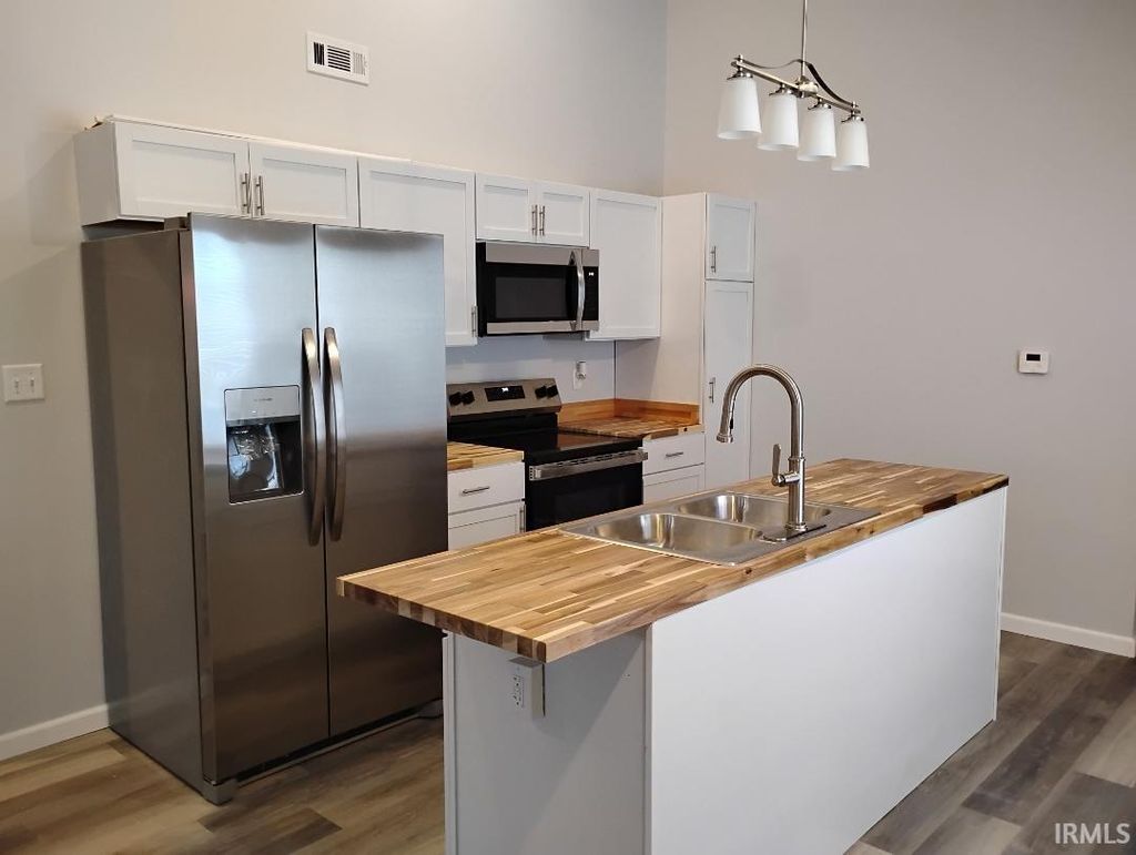 Photo of 4014 Hanna Street, Fort Wayne, IN 46806 (MLS # 202601620)