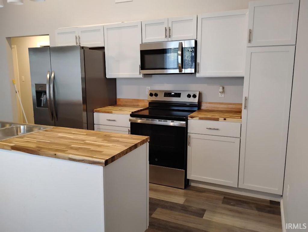 Photo of 4014 Hanna Street, Fort Wayne, IN 46806 (MLS # 202601620)