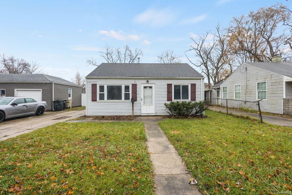 Photo of 1946 N Johnson Street, South Bend, IN 46628 (MLS # 202548597)