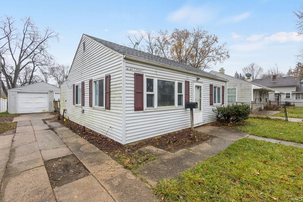 Photo of 1946 N Johnson Street, South Bend, IN 46628 (MLS # 202548597)