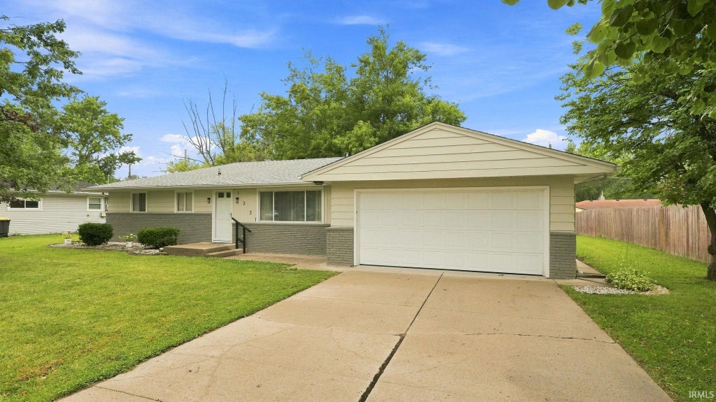 Photo of 7221 Lamont Drive, Fort Wayne, IN 46835 (MLS # 202632641)