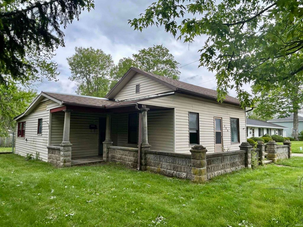 Photo of 722 W Market Street, Warsaw, IN 46580 (MLS # 202615674)
