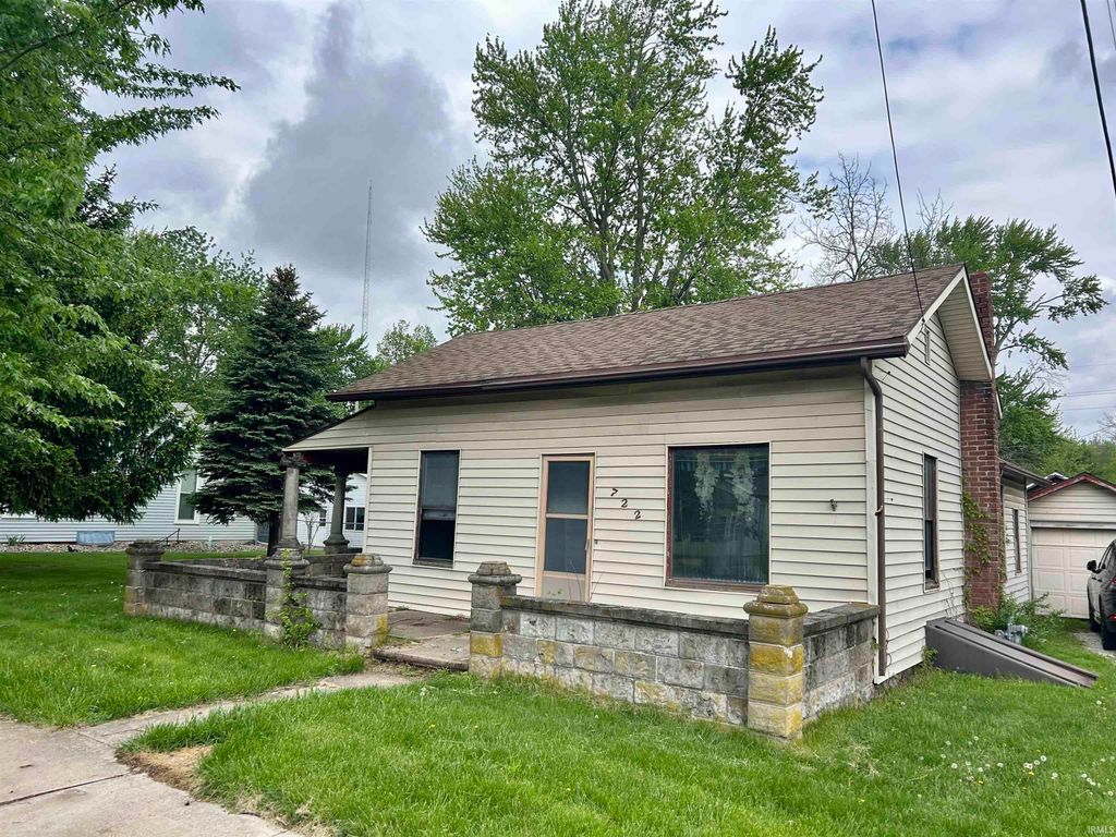 Photo of 722 W Market Street, Warsaw, IN 46580 (MLS # 202615674)