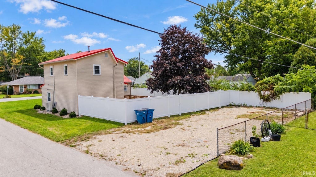 Photo of 665 Linlawn Drive, Wabash, IN 46992 (MLS # 202640514)