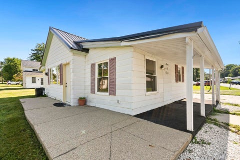 Photo of 902 N 7th Street, Goshen, IN 46528 (MLS # 202629980)