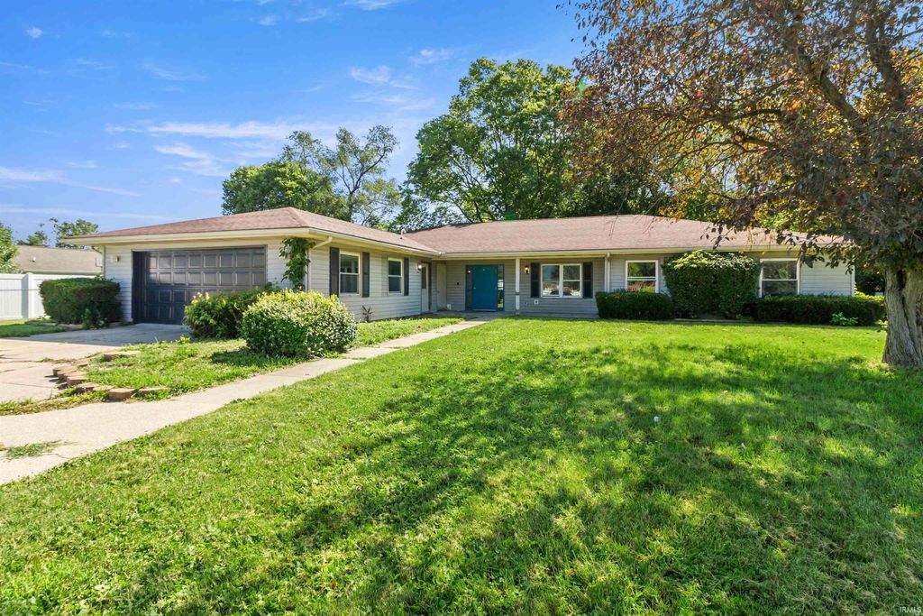 Photo of 1703 S LAUREL Drive, Marion, IN 46953 (MLS # 202629845)