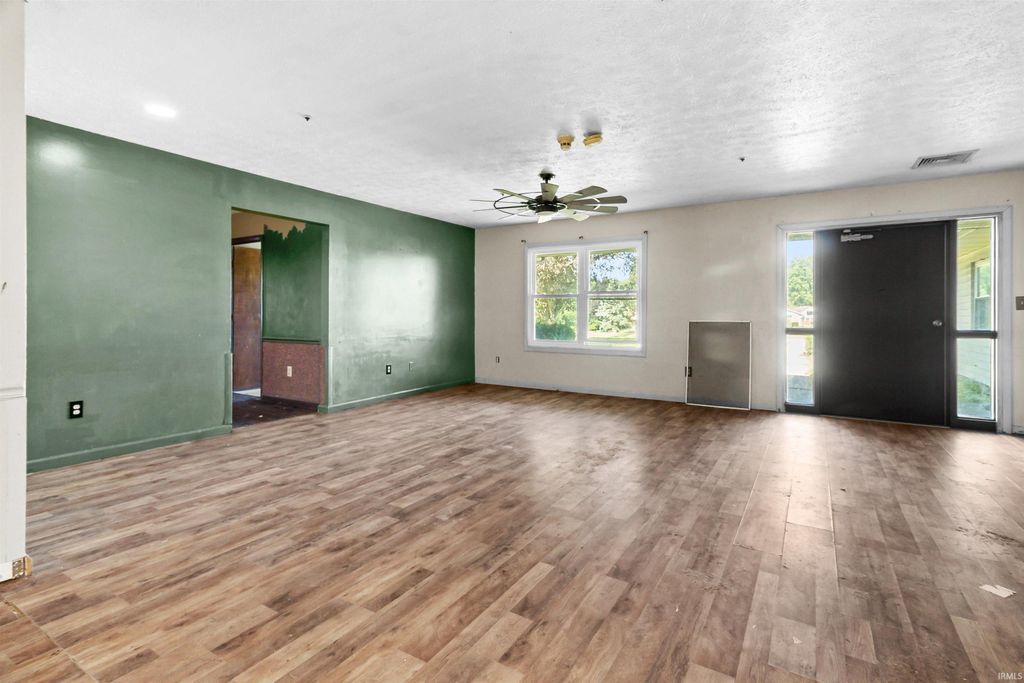 Photo of 1703 S LAUREL Drive, Marion, IN 46953 (MLS # 202629845)