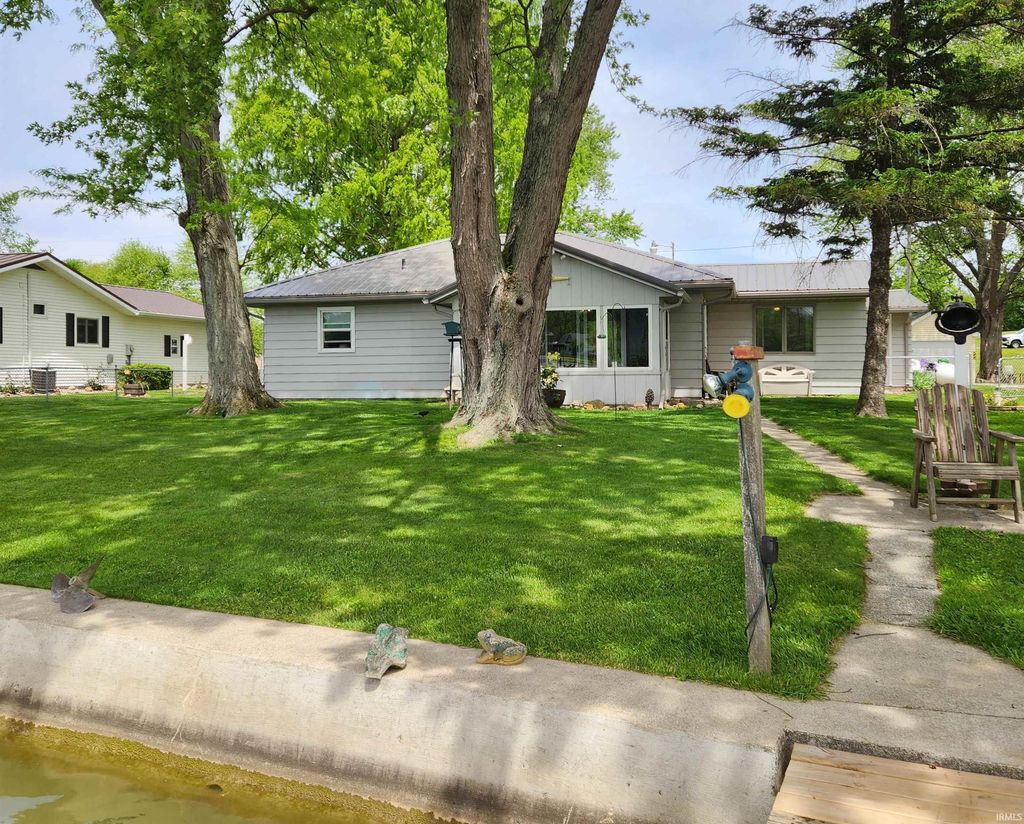 Photo of 0586 S Lakeshore Drive, Kimmell, IN 46760 (MLS # 202619806)