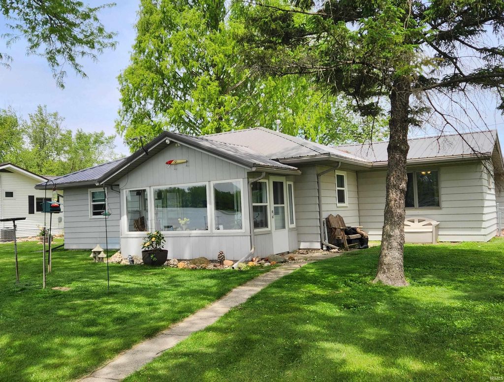 Photo of 0586 S Lakeshore Drive, Kimmell, IN 46760 (MLS # 202619806)