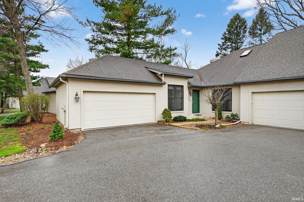 Photo of 1342 Bridge Water Way, Mishawaka, IN 46545 (MLS # 202611221)