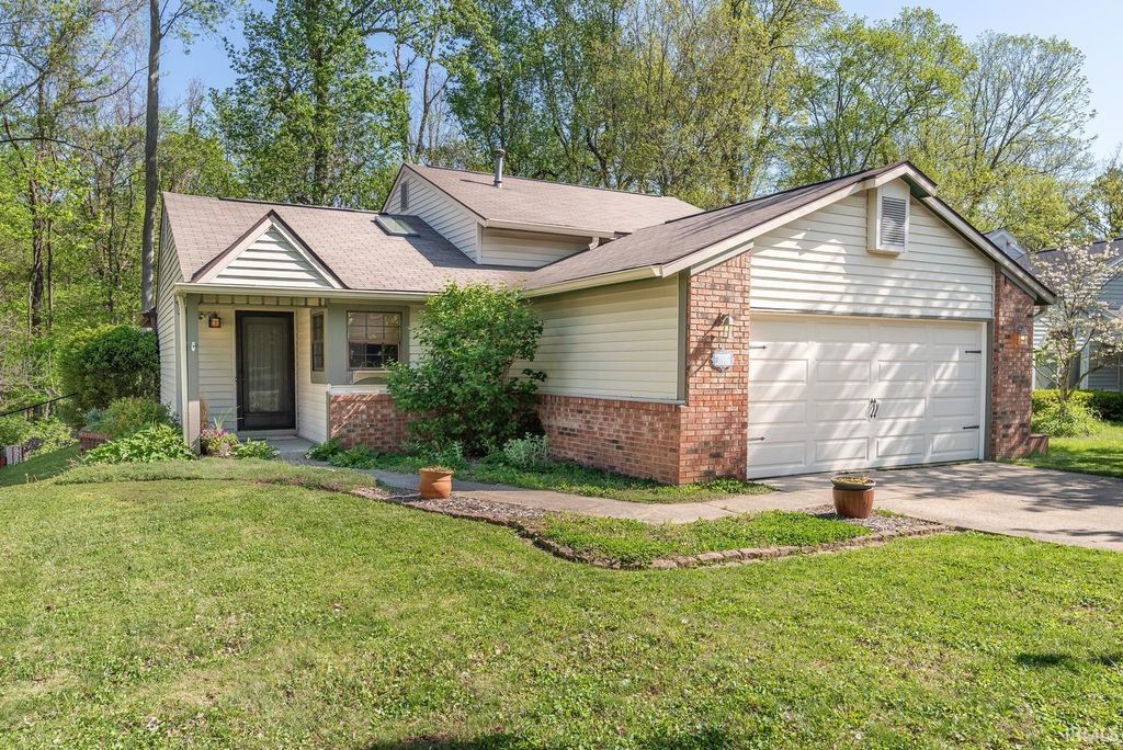 Photo of 3836 W Woodmere Way, Bloomington, IN 47403 (MLS # 202615613)