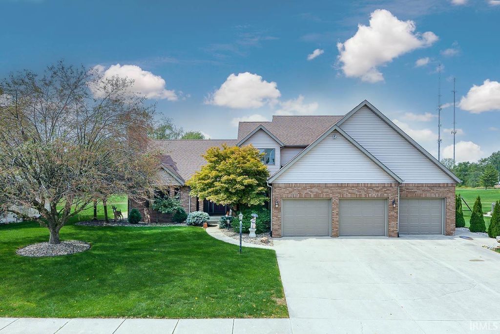 Photo of 3809 Saint Andrews Place, Elkhart, IN 46517 (MLS # 202606468)