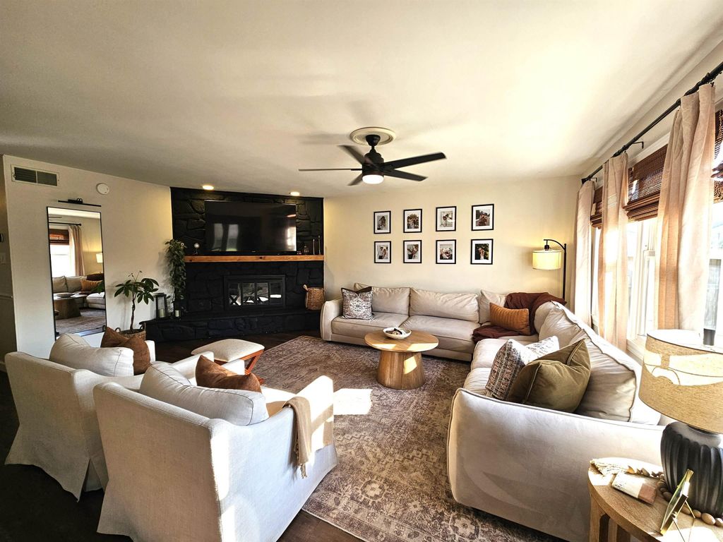 Photo of 1713 W Saxon Drive, Marion, IN 46952 (MLS # 202547185)